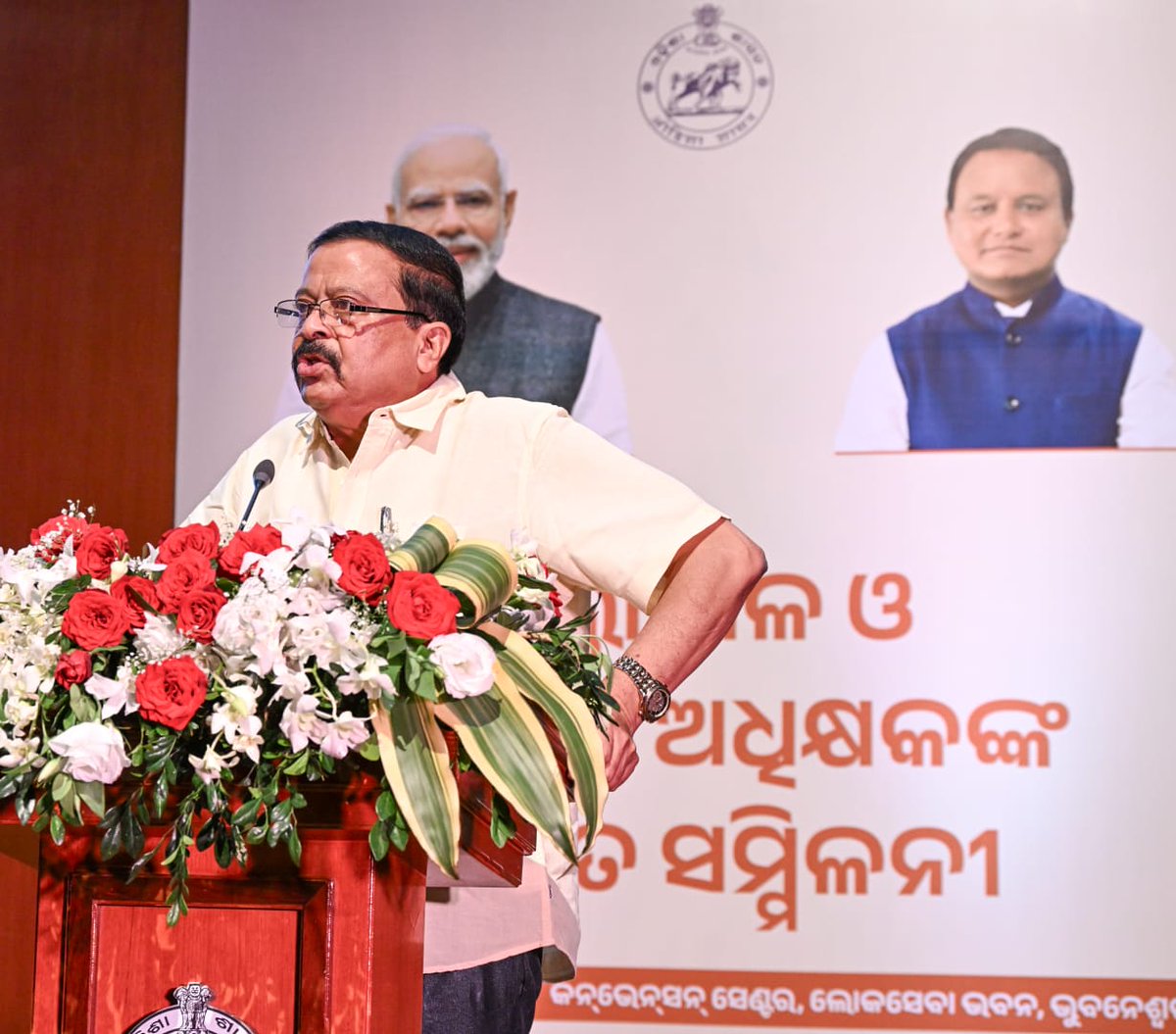 IPR_Odisha's tweet photo. ବହୁ ସରକାରୀ ଜମି ଏବେ ମଧ୍ୟ ଜବର ଦଖଲରେ ରହିଛି। ଏ ନେଇ ରାଜ୍ୟ ସରକାର ଏକ ବିସ୍ତୃତ ରୋଡ୍ ମ୍ୟାପ୍ ଜରିଆରେ ସମସ୍ତ ଜମିଜମା ସମସ୍ୟାର ସମାଧାନ, ଜବରଦଖଲ ଜମିକୁ ସରକାର ଅଧିନକୁ ଆଣିବା, ଭୂମିହୀନକୁ ଘର ଡିହ ଯୋଗାଇବା ସହ ସାଧାରଣ ଲୋକଙ୍କୁ ତ୍ୱରିତ ନ୍ୟାୟ ପ୍ରଦାନ କରିବା ନିମନ୍ତେ ଆଇନ୍ ରେ ବ୍ୟାପକ ସଂଶୋଧନ ଅଣାଯିବ। ଏଥିସହ ରାଜସ୍ୱ ପ୍ରଶାସନକୁ ସୁବ୍ୟବସ୍ଥିତ କରିବା, ରାଜସ୍ୱ ରେକର୍ଡର ଆଧୁନିକୀକରଣ କରାଯିବ ବୋଲି ଦୁଇ ଦିନିଆ ଜିଲ୍ଲାପାଳ ଓ ଆରକ୍ଷୀ ଅଧିକ୍ଷକଙ୍କ ମିଳିତ ସମ୍ମିଳନୀର ପ୍ରଥମ ଅଧିବେଶନରେ ରାଜ୍ୟ ରାଜସ୍ୱ ଓ ବିପର୍ଯ୍ୟୟ ପରିଚାଳନା ମନ୍ତ୍ରୀ ଶ୍ରୀ ସୁରେଶ ପୂଜାରୀ କହିଛନ୍ତି।
