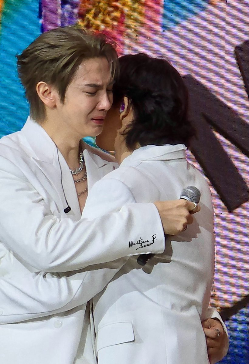 KhunPrae26's tweet image. “ ไม่ต้องมองเห็นเราก็ได้ แต่อยู่ให้เรามองเห็นไปนานๆนะ ” 

 #maxkybas #6CODE #MaxkyBas1stFM