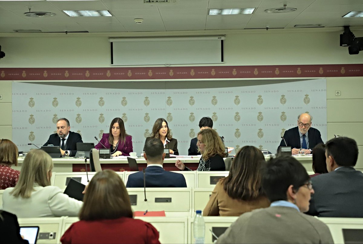 Hoy la Comisión de Igualdad del #Senado ha aprobado por unanimidad la Declaratoria de la Década de las Mujeres Rurales . Enhorabuena a todas las que habéis luchado por poner en valor el trabajo y esfuerzo de las mujeres en el ámbito rural en todo mundo. <a href="/uimunicipalista/">UIM</a> <a href="/RedRimig/">Red Ibergénero</a>