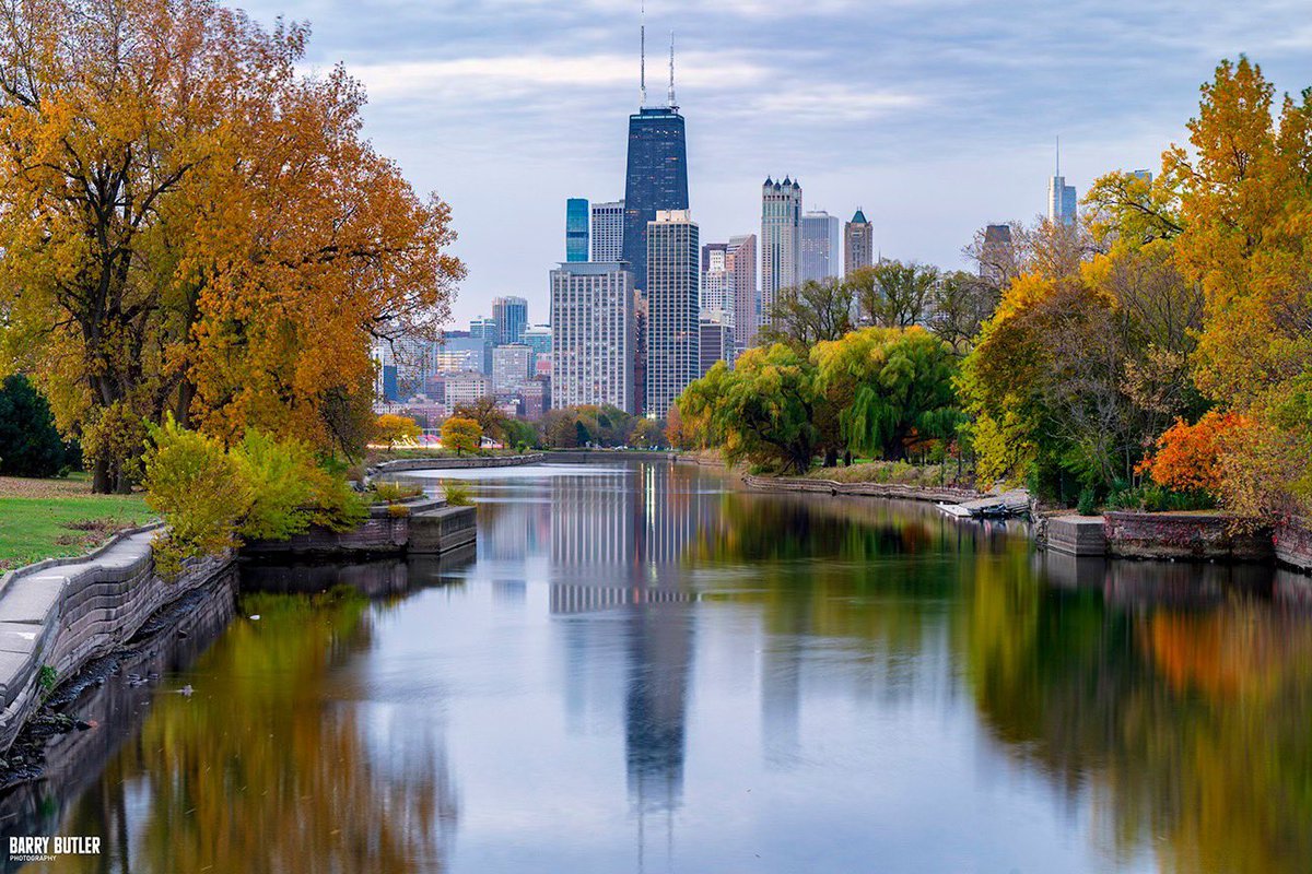 Lincoln Park Lagoon in Reflection, Chicago Autumn - November 2025.