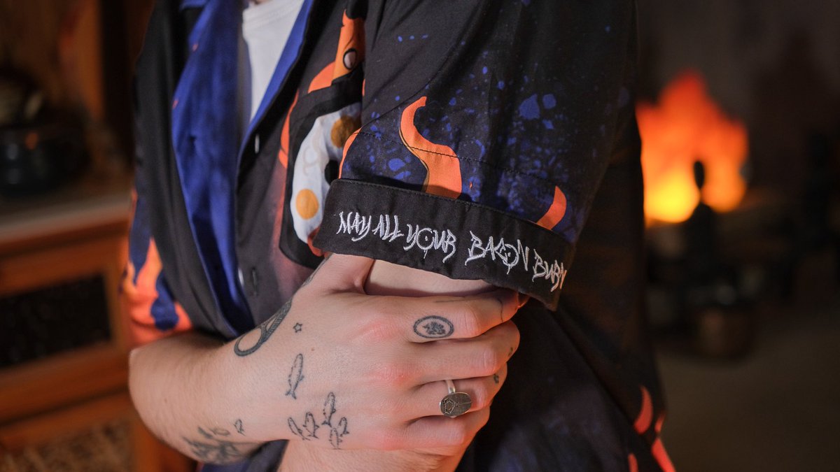 knockthrice's tweet image. there you are, sweetheart 🔥👒🍳🥓🌟💞 A Heavy Burden  collection launches in one week