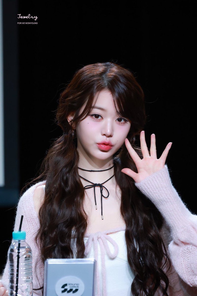 Jewelry_107's tweet photo. 251116 SW 👋🏻

#IVE #아이브 #원영 #장원영 #ウォニョン #WONYOUNG #JANGWONYOUNG https://t.co/mwRoSk2iKZ