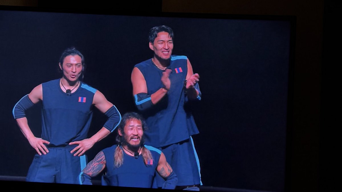 Монголчуудаа бас дутуу үнэлж бжээ. 
Азийн жижиг гүрэн ийм мундаг бн гэж бусад улс орон төсөөлөөгүй бх. 
Солонгос хүртэл манайхыг өрсөлдөгч гэж анхнаасаа бодоогүй орж ирсэн гэдэгт итгэлтэй бн. Гайхалтай блаа манай баг. 
Үнэндээ хайр, бахархал, талархал ундрав.👏👏👏😭🥰🤩.
Бие ээ