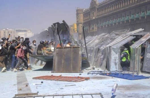 HoraCero_MX's tweet image. Gen-Z; ahora, criminalización; es la columna Al pie de la letra, de Raymundo Jiménez @RJ_EspejoDPoder horacero.mx/2025/11/18/gen…