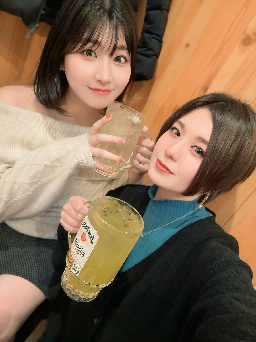 ichikaseta_life's tweet photo. めいちゃんと雀荘ハシゴして沢山麻雀打ってきたよ〜〜🀄️(1枚目の写真のなおちと私そっくりすぎない？) https://t.co/oFJjfVWsSB