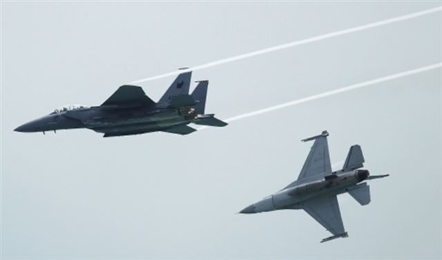 عاجل: غارات وهمية تنفذها الطائرات الحربية فوق #الجنوب في هذه الاثناء