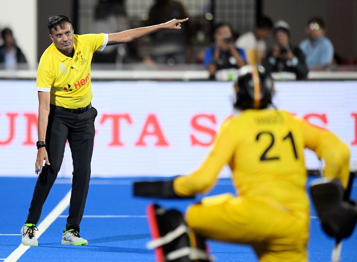 TheHockeyIndia's tweet photo. 𝐀 𝐩𝐫𝐨𝐮𝐝 𝐦𝐨𝐦𝐞𝐧𝐭 𝐟𝐨𝐫 𝐈𝐧𝐝𝐢𝐚! 🇮🇳✨

Raghu Prasad has been honoured as the FIH Umpire of the Year, celebrating his excellence, consistency and remarkable contribution to world hockey.
A true ambassador of the spirit of the game! 🏑

#HockeyIndia #IndiaKaGame https://t.co/SQz42ur3RT
