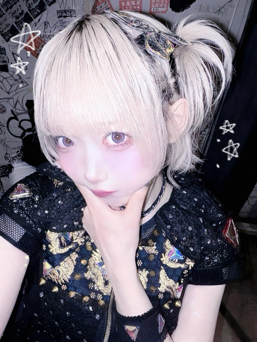 Ei_ladybaby's tweet image. 頭に咲いたぞ、羽が