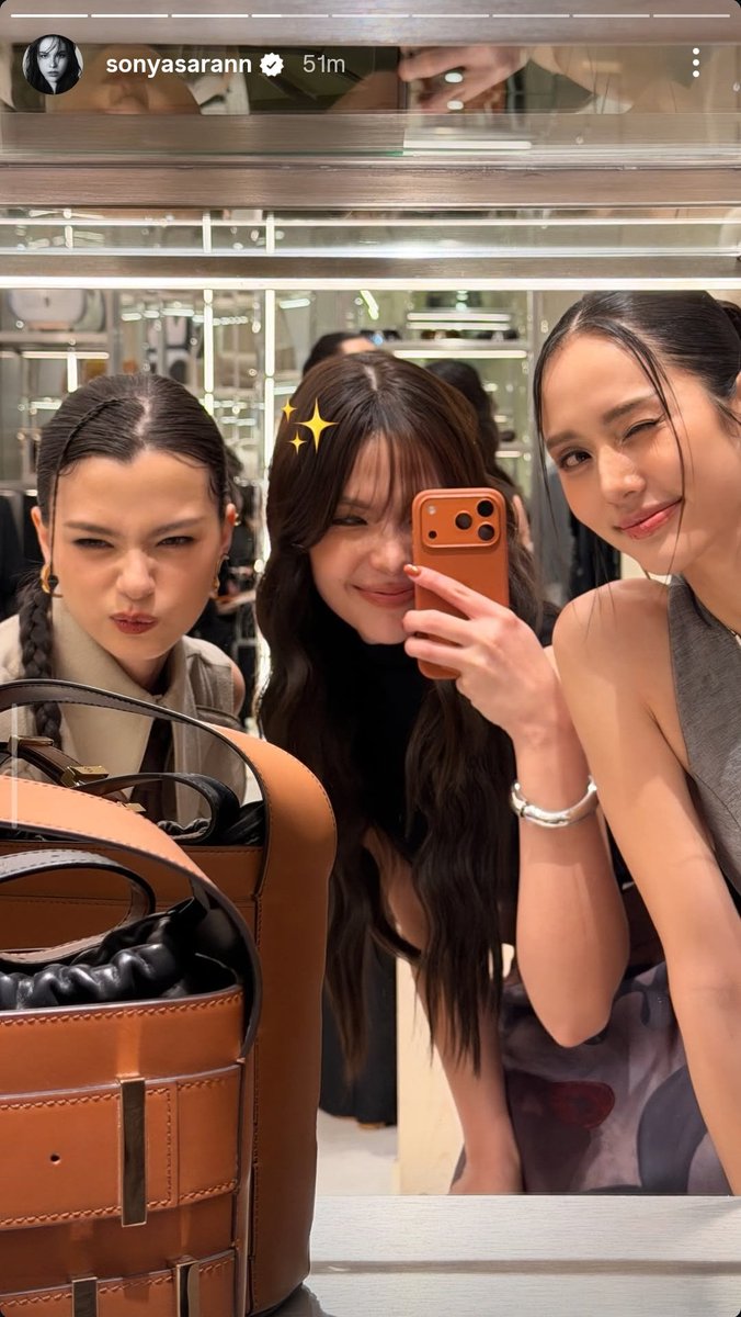 SAPPHlST's tweet image. everyday sonya wakes up and says what can i do for the sapphics and gl enjoyers today