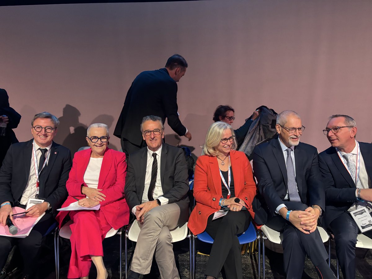 didierlegac's tweet image. Le 107ème congrès des maires, c’est parti ! Dès ce matin, porte de Versailles pour participer avec la ministre de @FrancoiseGatel à une table ronde sur le statut de l’élu local. Pour #simplifier, #encourager et #sécuriser l’exercice du mandat #démocratielocale @AMF_29 @l_amf
