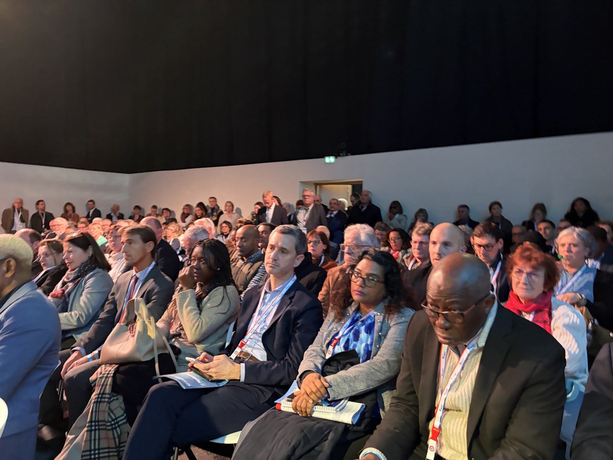 didierlegac's tweet image. Le 107ème congrès des maires, c’est parti ! Dès ce matin, porte de Versailles pour participer avec la ministre de @FrancoiseGatel à une table ronde sur le statut de l’élu local. Pour #simplifier, #encourager et #sécuriser l’exercice du mandat #démocratielocale @AMF_29 @l_amf