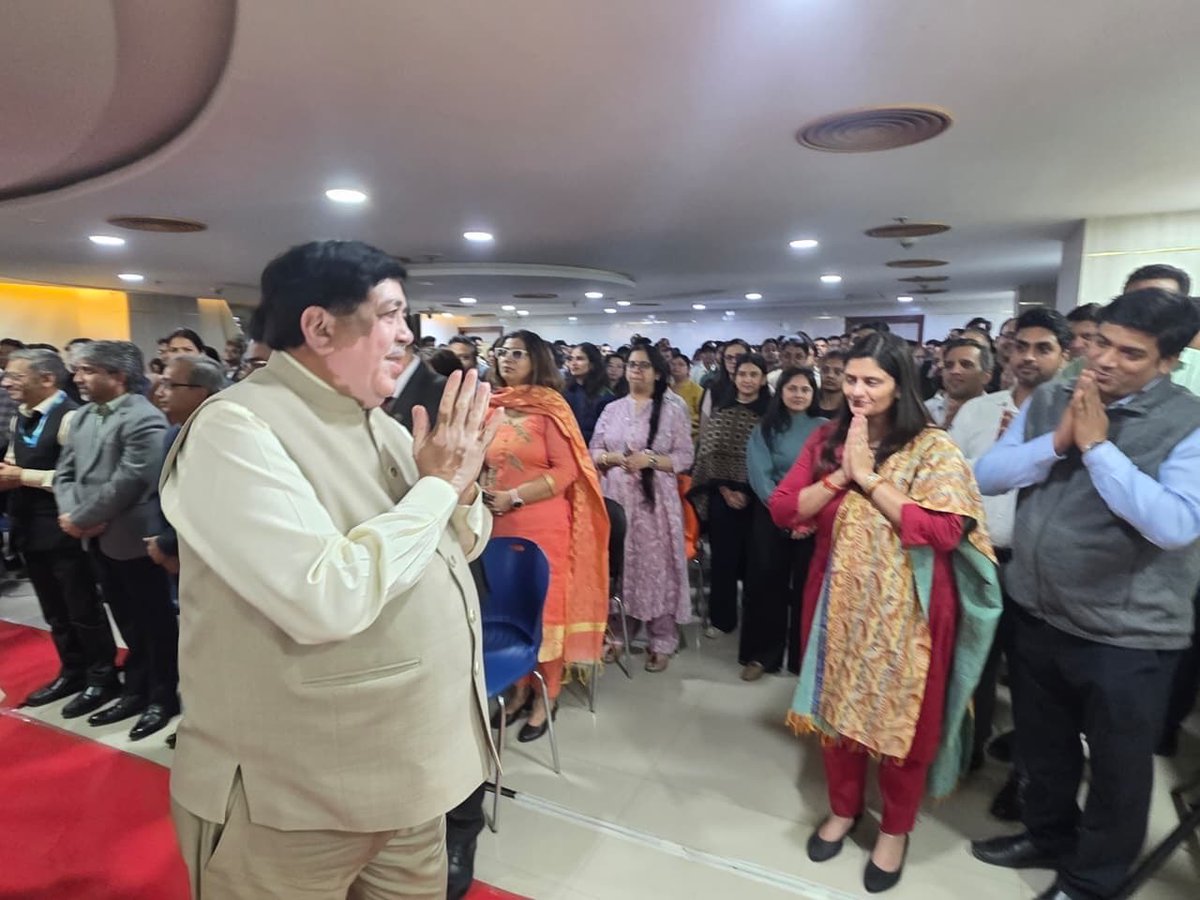 Dileep_Sanghani's tweet image. इफको टोकियों मुख्यालय नई दिल्ली में कर्मचारीयों को संबोधित किया।

प्रधानमंत्री श्री नरेन्द्रभाई मोदी जी ने #सहकार_से_समृद्धि का नारा दिया है तब इफको टोकियों को पुनः देश की प्रथम क्रमांक की बिमा कंपनी बनाने का अनुरोध किया।

देश के नागरिकों को पूरा भरोसा है की  इफको टोकियों आज सबसे…