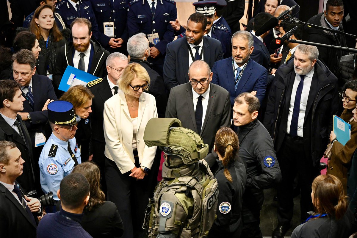 NunezLaurent's tweet image. C’est avec beaucoup d’honneur, et aussi beaucoup d’attentes, que j ai inauguré ce matin la 24e édition du salon #Milipol Paris, en compagnie de mes homologues singapourien et qatari. Avancées technologiques pour la protection de nos concitoyens, qualité de la relation entre