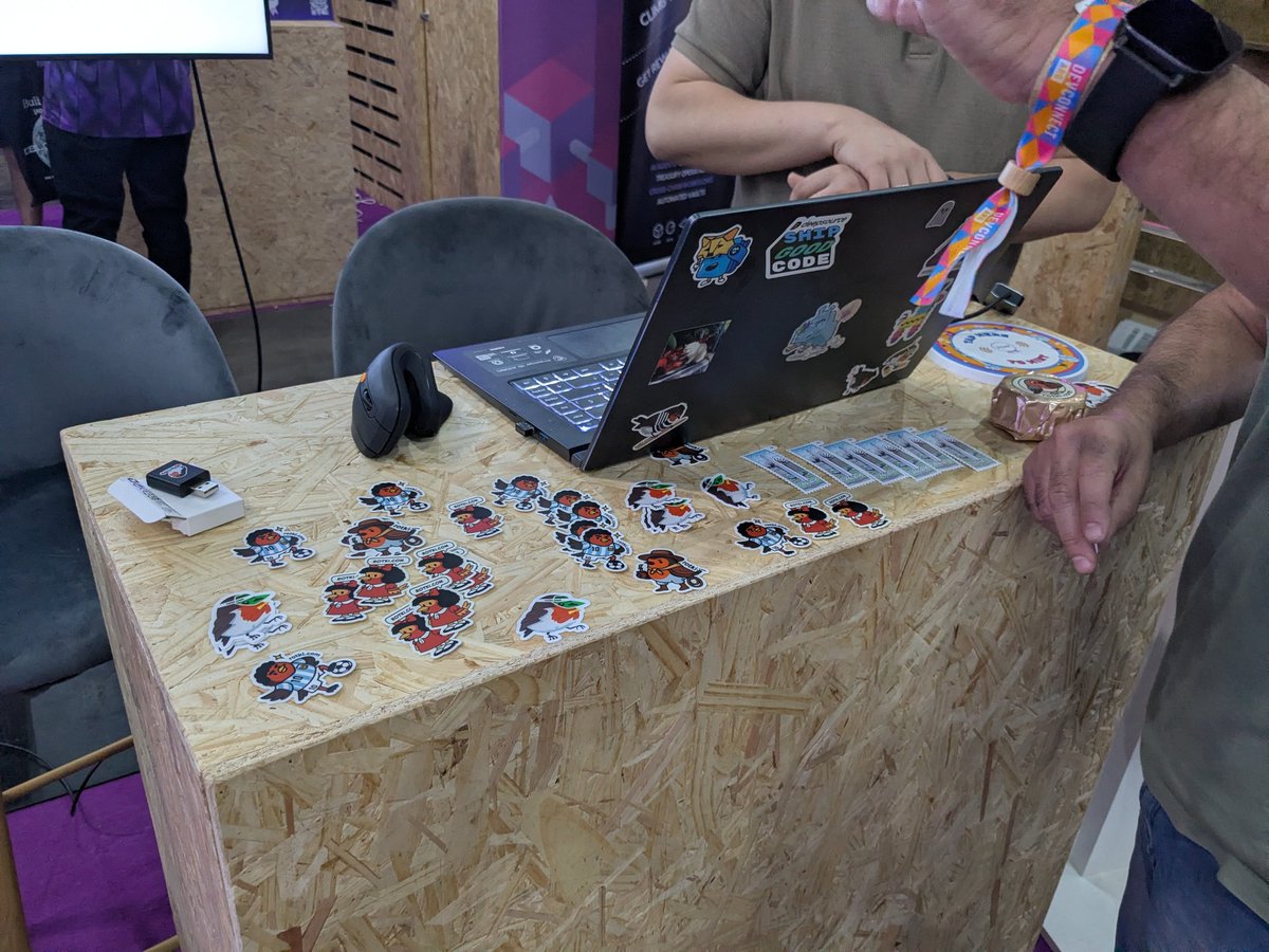 LefterisJP's tweet image. Day 2 of the @rotkiapp booth at @EFDevcon!

Today internet is absolutely not working 😅

But our demo is as rotki can run offline.

But we have stickers, usb data blockers and sweet Alfajores for you!

Drop by