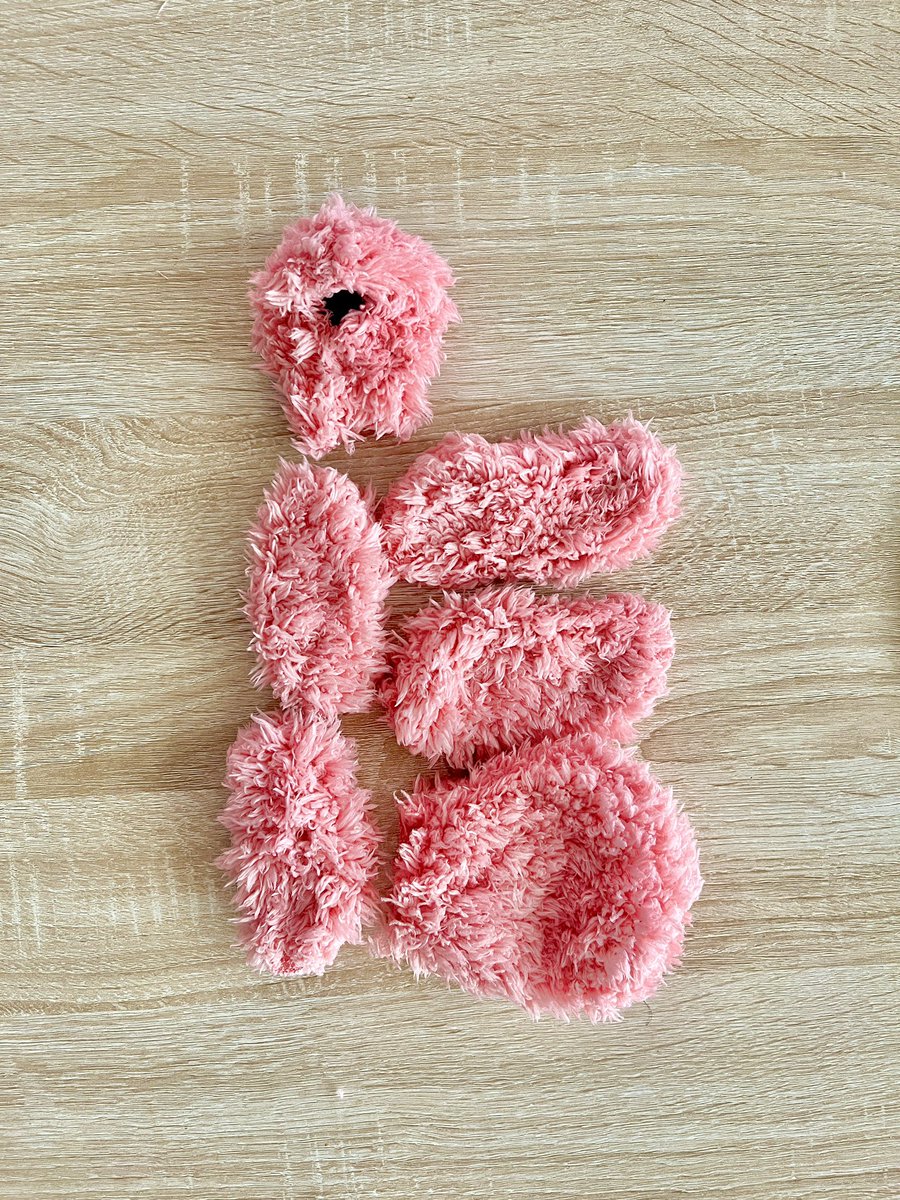 これがスレッズで

「ハンバーグの焼く前」
「ミンチ肉かと思った」

とかコメントめっちゃ来た…

フラッフィは食べ物に間違われる事が多いみたいだ🥩