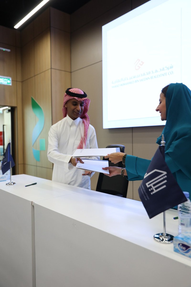 RhBaity's tweet photo. وقّعت جمعية الإسكان التنموي (بيتي) اتفاقية شراكة مع شركة حمد بن سعيدان العقارية، بهدف تعزيز التعاون في تقديم الحلول السكنية ودعم المبادرات التنموية الموجّهة للأسر الأشد حاجة في منطقة الرياض.
#ستي_سكيب #جمعية_الإسكان_التنموي_بيتي #الرياض ⁦@Hmadbinsaedan⁩ ⁦@ahbsaedan⁩ https://t.co/1HBFwLefSY