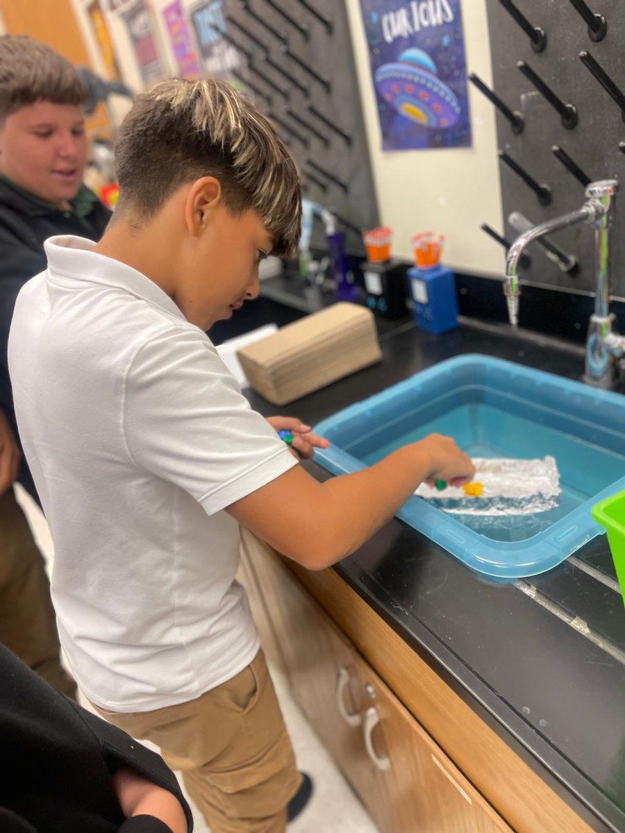 MAMilamK8's tweet image. Calculating the effects of a boat’s volume, based on the amount of mass it can carry. 🥼🤓🛥
#iammilam
#YourBestChoiceMDCPS
@MDCPS @SuptDotres @MDCPSNorth @MDCPSSci @aniteach @YeseniaAponte05 @RobertoAlonsoFL