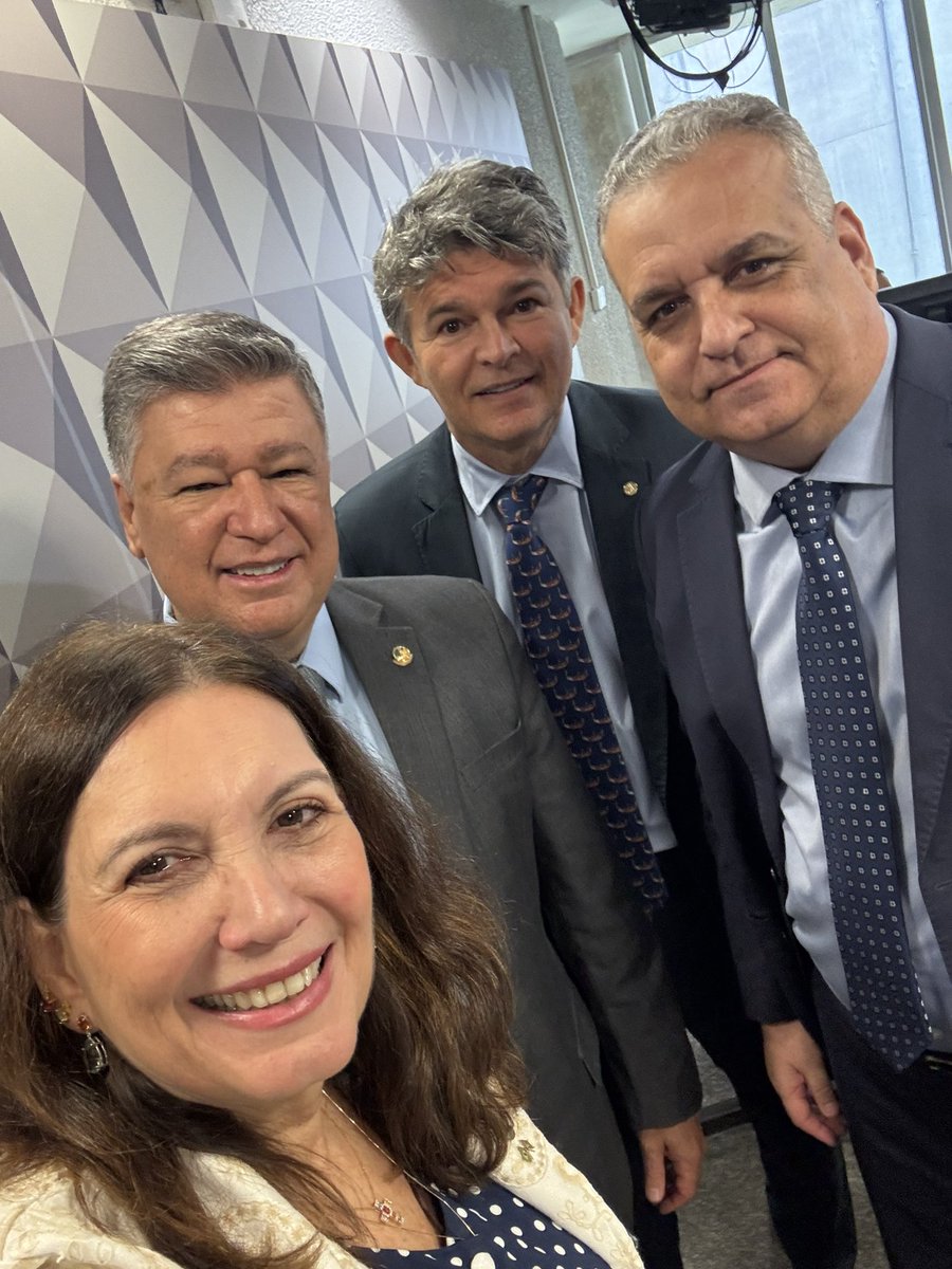 Biakicis's tweet image. Estamos aqui na #CPMIdoINSS para mais um dia de trabalho. Estamos assistindo novas revelações e novas operações da PF e a mídia parando de ignorar o nosso trabalho. @Alfredogaspar_ @carlosaviana @JoseMedeirosMT
