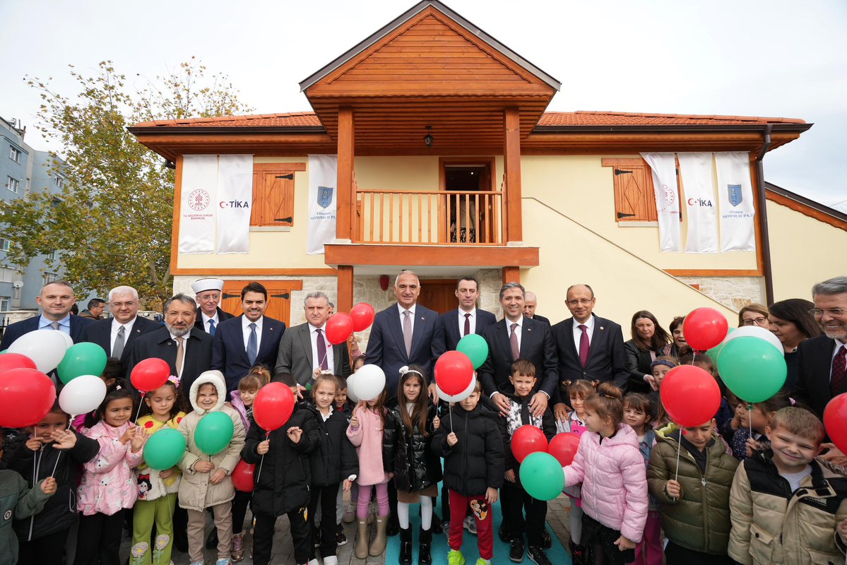 Bulgaristan Mestanlı’da <a href="/TCKulturTurizm/">T.C. Kültür ve Turizm Bakanlığı</a> Bakanımız Sayın <a href="/MehmetNuriErsoy/">Mehmet Nuri Ersoy</a> ile Naim Süleymanoğlu Anı Evi’nin açılışını gerçekleştirdik.🇹🇷

Efsane sporcumuz, Cep Herkülü Naim Süleymanoğlu’nu rahmetle yâd ediyorum.

Büyük şampiyonun hatırasını yaşatacak bu kıymetli eserde emeği