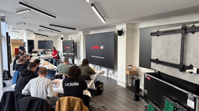 PeerlessAVEU's tweet image. Are you Connected? 🔗
Great training today at the Sidev showroom in Paris with Absen. The team got hands-on with our SEAMLESS Connect Universal dvLED Mounting System. Thanks for the warm welcome + excellent feedback!
#avtweeps #dvLED #AVTechnology #SEAMLESSConnect #digitalsignage