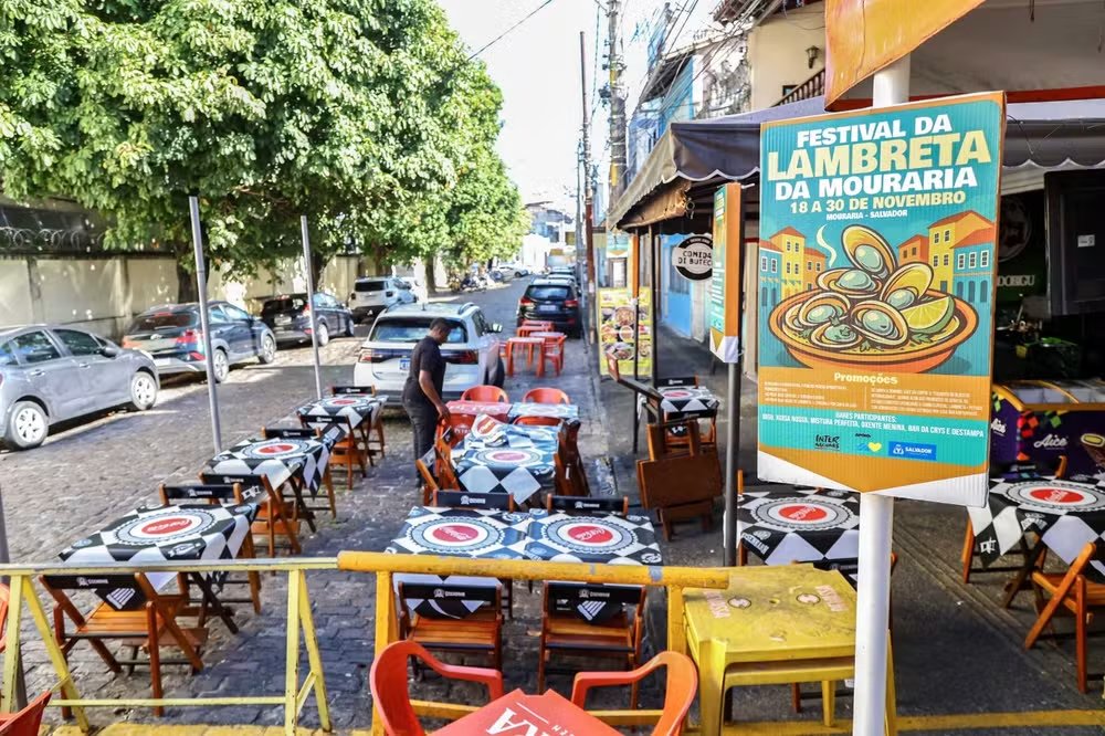 Brenda_viannaf's tweet image. #BrendaNewsInforma
O 1° Festival da Lambreta da Mouraria começa nesta terça-feira, 18. O evento promete mudar não só a forma como o Centro Histórico é visto, mas também transformar a gastronomia local do bairro. 

A programação segue até o dia 30 de novembro, reunindo seis bares…