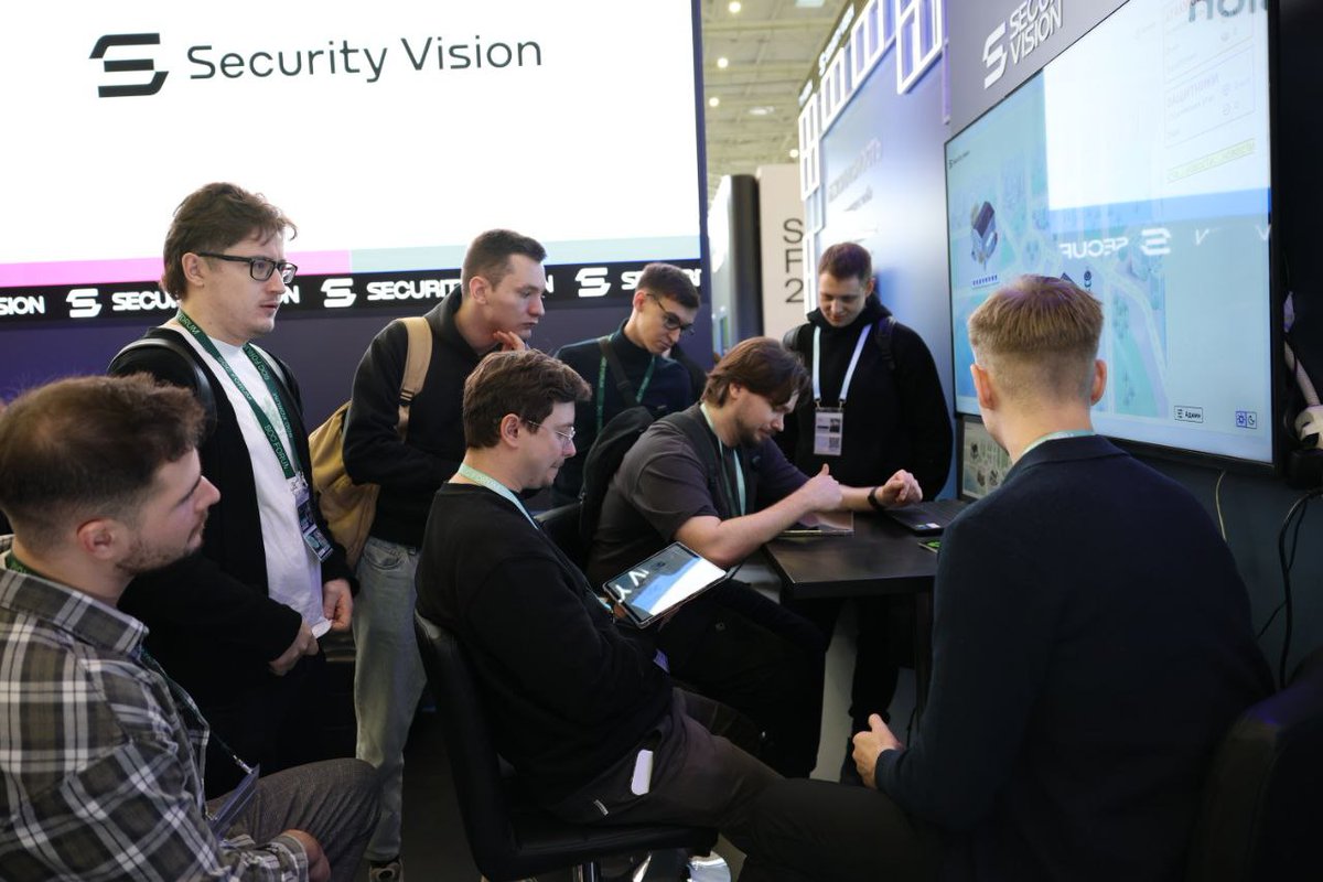 _SecurityVision's tweet image. 🔔 Второй день на SOC Forum 2025 стартовал! Ждём всех на нашем стенде и на выступлениях наших экспертов!