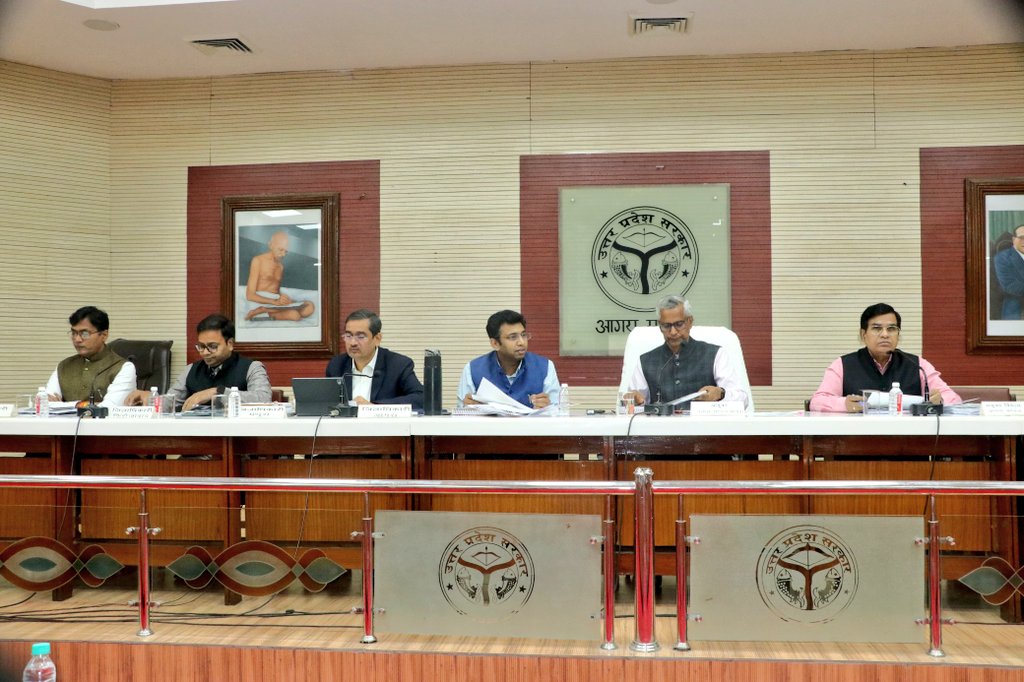 मण्डलायुक्त शैलेन्द्र कुमार सिंह जी की अध्यक्षता में सीएम डैशबोर्ड एवं मण्डलीय विकास कार्यों की समीक्षा बैठक हुई संपन्न.

#cmdashboard 
<a href="/CMOfficeUP/">CM Office, GoUP</a>