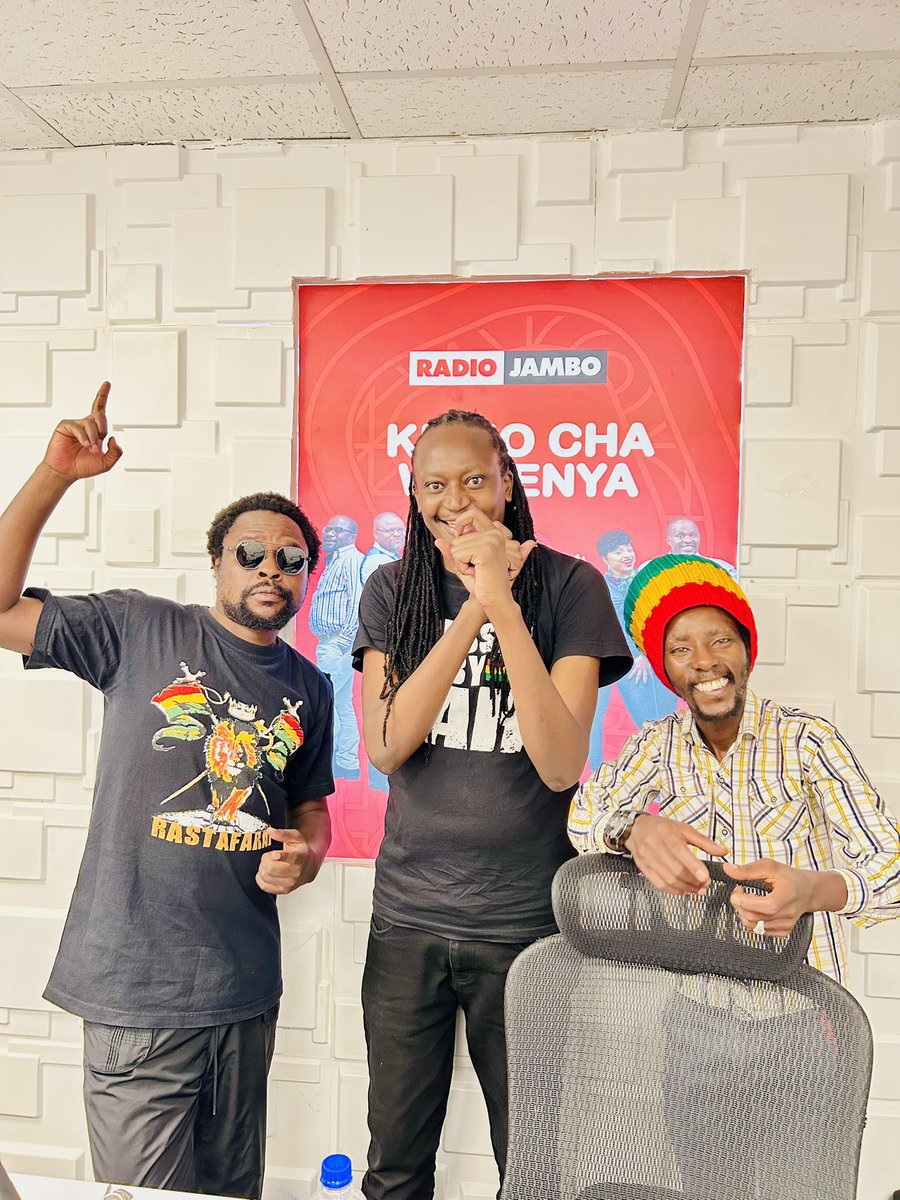 RadioJamboKenya's tweet photo. #MapozTuesday ndani ya temple na #MbusiiNaLionTekeTeke #KituoChaWakenya https://t.co/LpaCxtktaC
