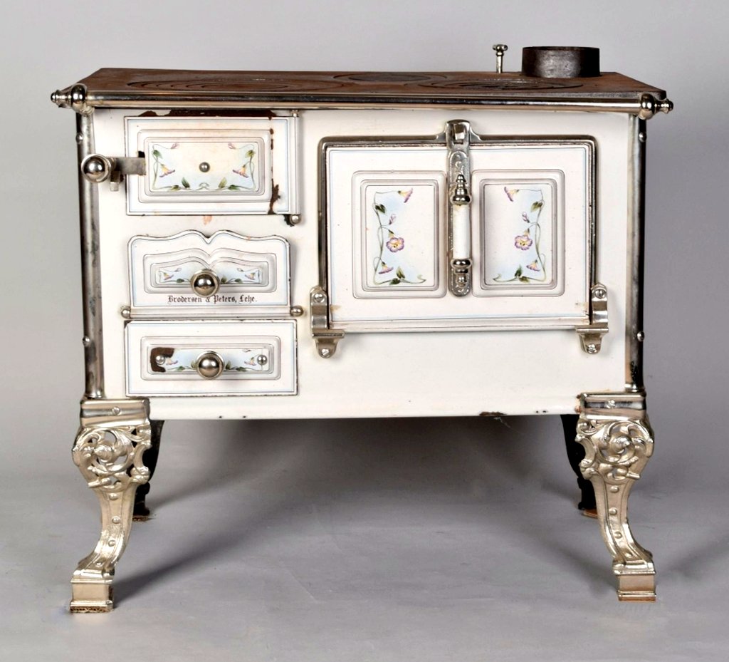 NouveauDeco's tweet image. Art Nouveau kitchen stove from c. 1905 marked Brodersen &amp;amp; Peters, Lehe, Bremershaven, Germany.