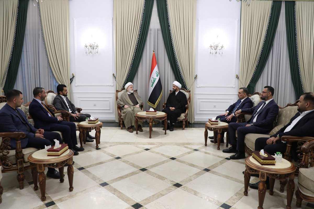 الشيخ الأمين يستقبل الشيخ همام حمودي والوفد المرافق له 

استقبل الأمين العام لحركة عصائب أهل الحق، سماحة الشيخ قيس الخزعلي، اليوم في مكتبه ببغداد، الشيخ همام حمودي، رئيس تحالف ابشر يا عراق، يرافقه وفد من قيادات التحالف.

قدم الشيخ حمودي والوفد المرافق تهانيهم لسماحة الشيخ الخزعلي