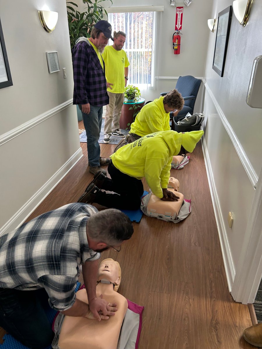 ModularGenius's tweet image. Safety first, always! Last week, the Modular Genius team spent time getting CPR certified. We believe in building safe, smart spaces, and that starts with having a team prepared for any situation. We&apos;re ready for anything, on and off the job site!