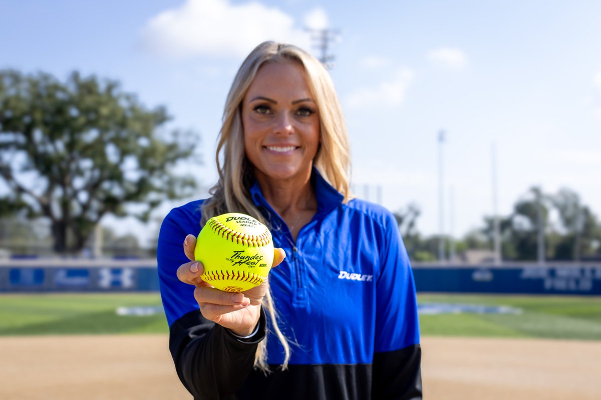 USASoftball's tweet image. Trusted by 𝗹𝗲𝗴𝗲𝗻𝗱𝘀. Made for game-changers. 🫡🥎

#Dudley | #SoftballSerious