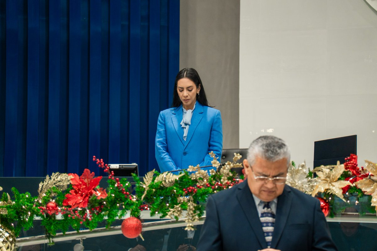 suecallejas's tweet image. Este 17 de noviembre unimos nuestro corazón en el Día Nacional de la Oración, agradeciendo por lo recibido y poniendo en manos de Dios el rumbo de El Salvador.

Que su paz nos impulse, que su guía fortalezca a nuestras familias y que la esperanza siga encendiendo nuestra nación.…