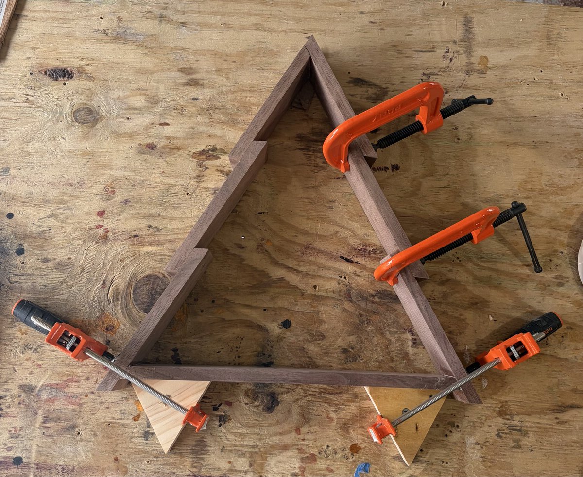 Saw these on the internet, had to try one. Gonna #Nole it up real nice like. Holiday spirit overflowing throughout the shop today 🎄✝️🎅🏻
#FootballArt #BCSSportsArt #GoNoles #FSUFootball