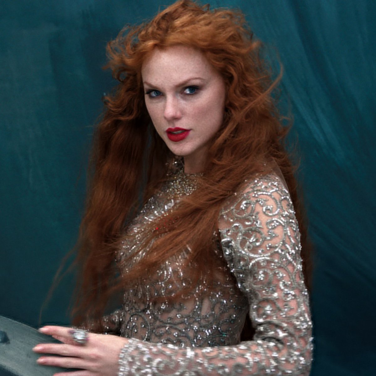 beepopofc's tweet image. Segundo insiders, Taylor Swift está no Reino Unido gravando um novo videoclipe com algumas celebridades.