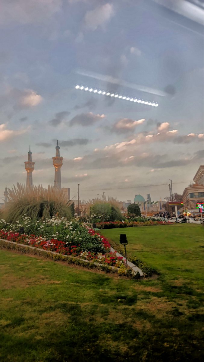 عکس یهویی از گلدسته های حرم 
فردا قراره برم حرم منش بدید تا نائب الزیاره شما باشم 

#_چهارشنبه_های_امام_رضایی
#_فالو_بک
#_حمایت_انقلابی
