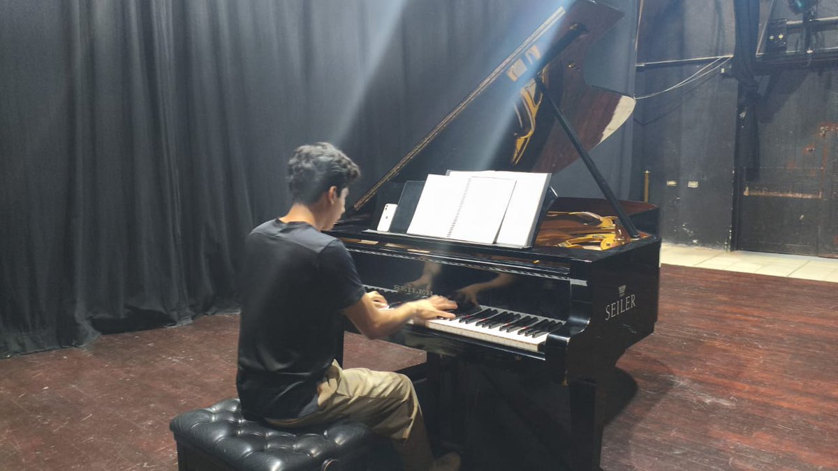 La Orquesta de Cámara de Mérida alista su próximo concierto! Incluirá el repertorio clásico italiano hasta obras del siglo XXI, un estreno y el debut de los jóvenes Emiliano Casas y Daniel Martínez, el jueves 20 en el Olimpo, a las 8:00 p.m. #MéridaContigoEsmejor <a href="/CeciliaPatronL/">Cecilia Patrón Laviada</a>