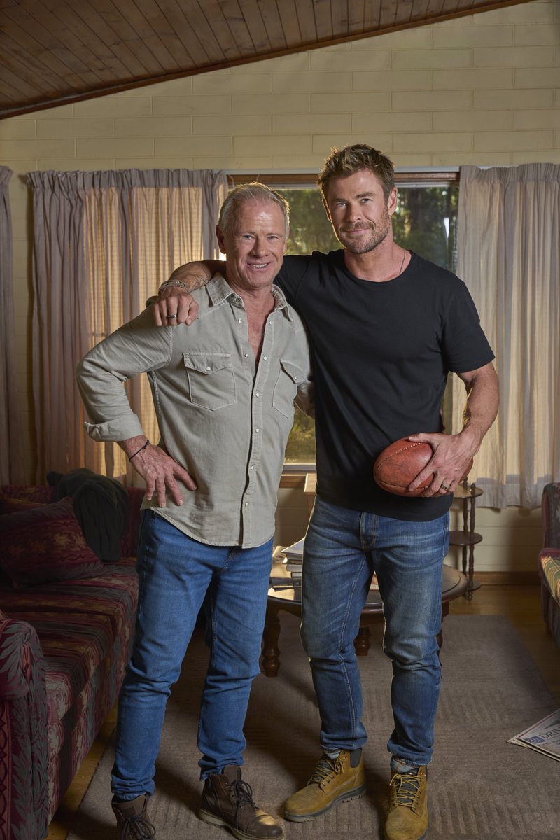 Chris Hemsworth tweet media