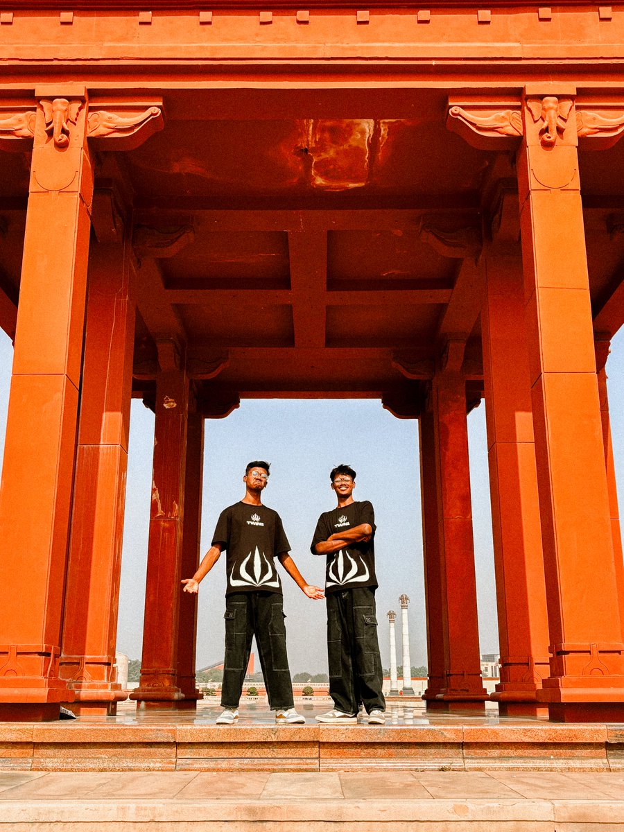 Disciplerecs's tweet image. 🇮🇳 A milestone for India’s bass scene ⚔️

@_TWINBOYS Fury of the Land on DISCIPLE is a journey of emotions, culture, and heavy sound. “Stormstep” sets the tone, blending Indian rhythms with full-force tearout. Huge moment for the brothers. Huge moment for the culture.

Out 11.21…