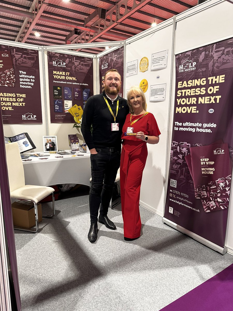 HelpForMovers's tweet image. Such a great first day at the @moversstorers … including handing over the beautiful new booklets to #CoppsRemovals 

#networking #tmss