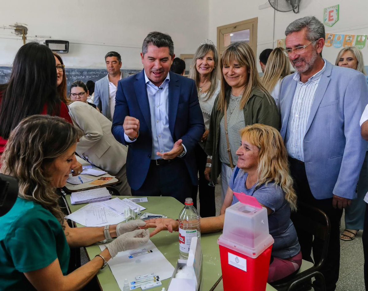 cosmos935's tweet image. Entrega de anteojos y operativo San Juan Cerca 2025 en dos departamentos
El gobernador Marcelo #Orrego entregó 3.780 anteojos a 2.861 vecinos de Santa Lucía y recorrió el #operativo #SanJuan #Cerca
VER MÁS EN fmcosmos.com/noticias/2025/…