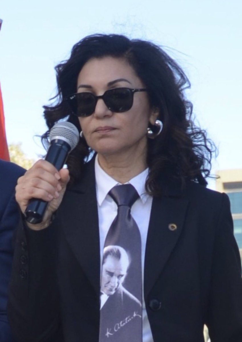 Okullarda başörtüsüne karşı mücadele eden 'Kıbrıs Türk Orta Eğitim Öğretmenler Sendikası' Başkanı Selma Eylem:

"Okullarda çocukların başının örtülmesi çocuk istismarıdır.

Sizin gerici, yobaz anlayışınıza karşı Atatürkçü, ilerici, çağdaş eğitim hakkı için mücadele veriyoruz."