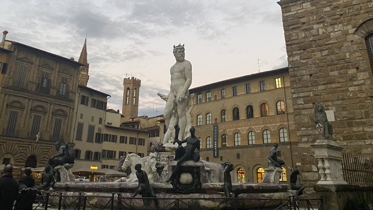 OBIWANZSWIFT's tweet image. sono andata a farmi un giro in centro al posto di andare a lezione proprio cosi