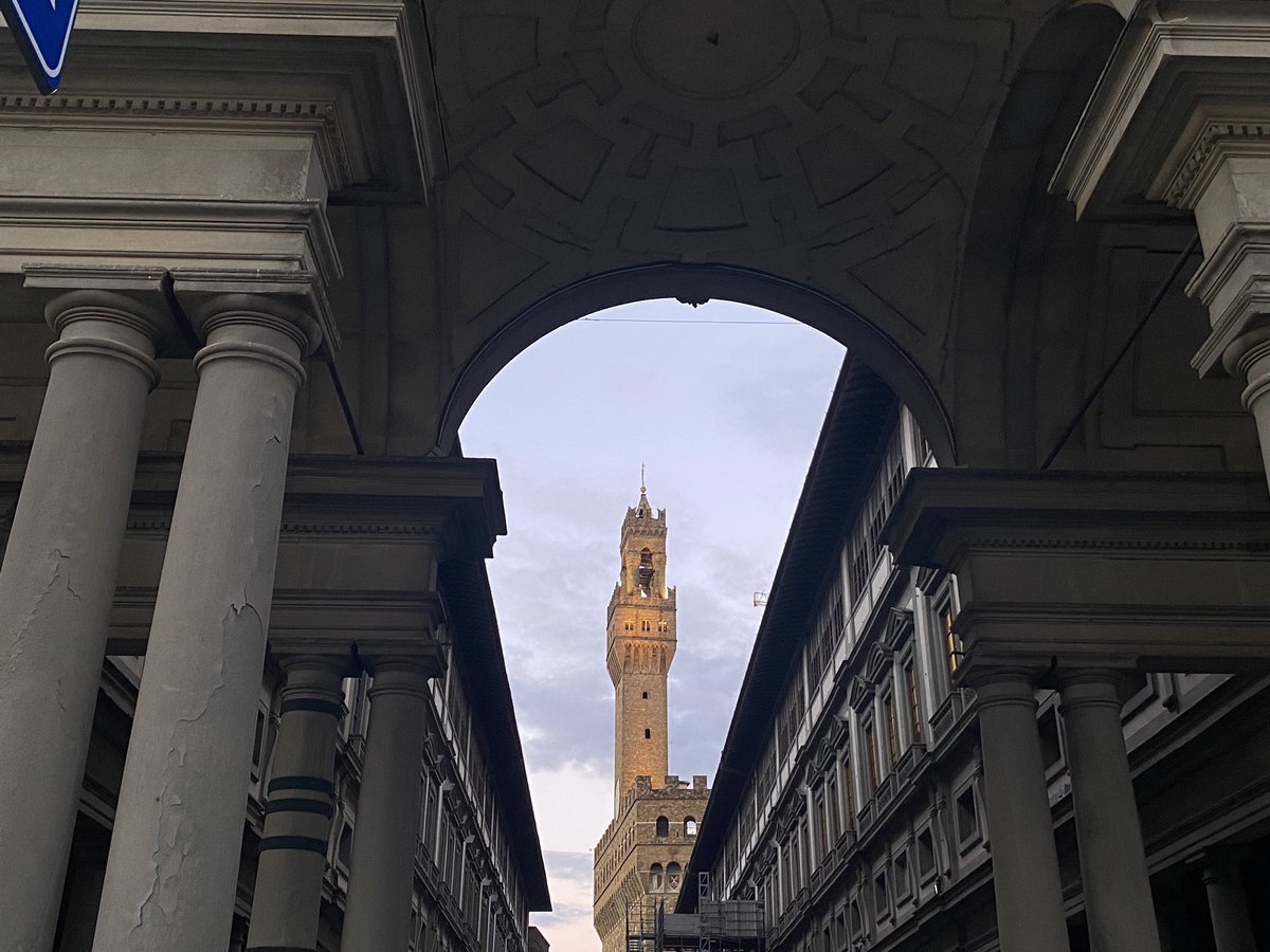 OBIWANZSWIFT's tweet image. sono andata a farmi un giro in centro al posto di andare a lezione proprio cosi