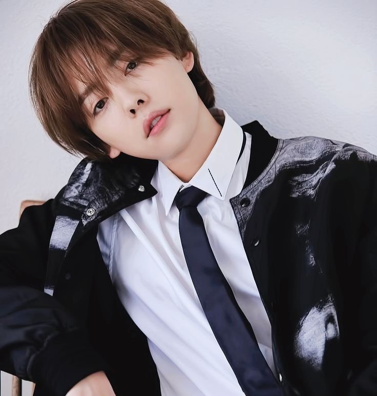 npomvtt's tweet photo. 🤪 Quando o Jinwoo (Winner) viralizou na internet por postar um print de uma briga sobre ele. (Aviso de linguagem de baixo nível)

Fã 1: Jinwoo não vai pro exército por favor :(
Fã 2: ele já foi sua louca do caralho tá querendo que ele vá de novo porra?
Fã 1: que isso krl desculpa então
Jinwoo: fofura de conversa 💙