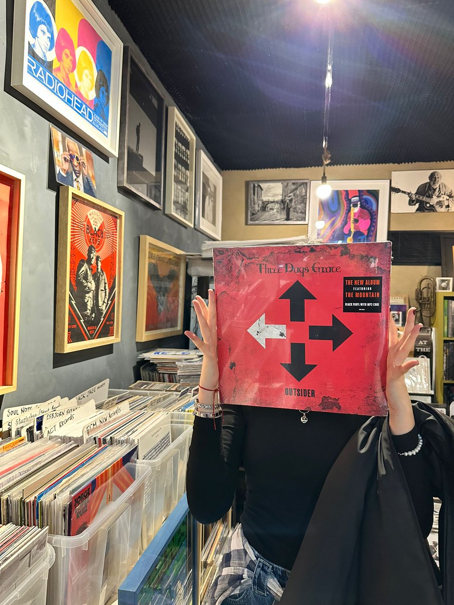 ᴀʀᴇꜱ 🫐 tweet media