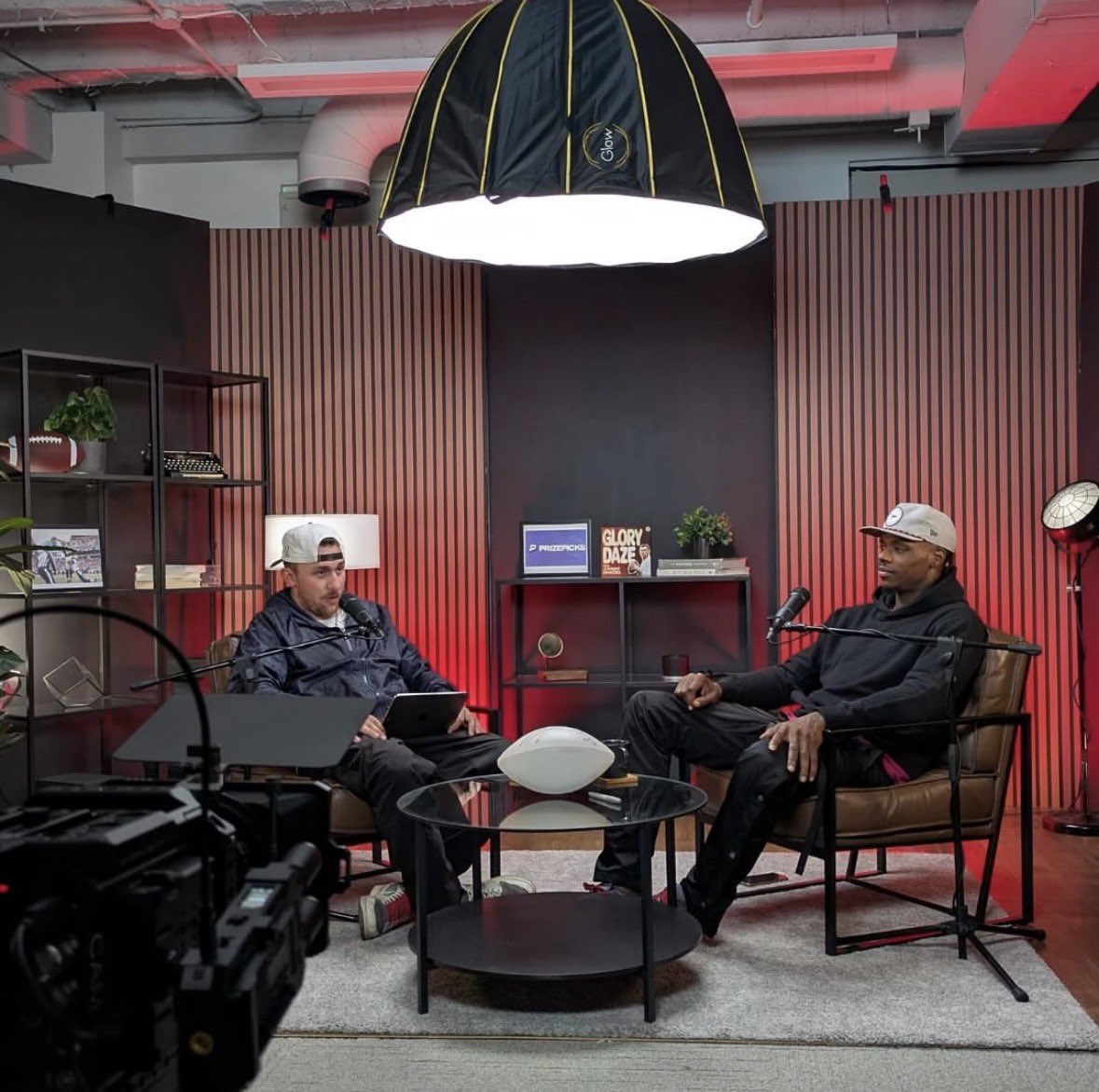 JordanZirm's tweet image. if you thought this Browns season couldn’t get any worse, Johnny Manziel and Josh Gordon just did a podcast together!