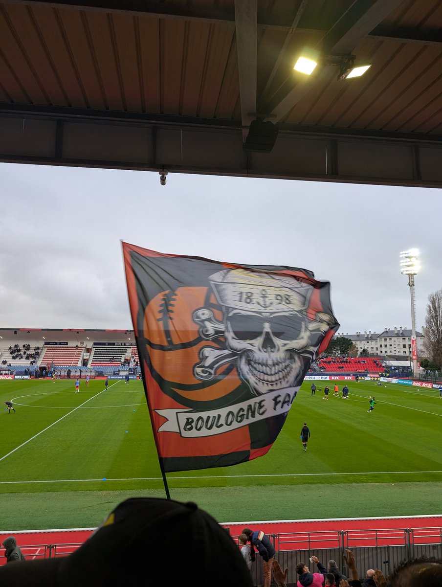 LaBonneCompo's tweet image. 🚄🏟️ La Bonne Compo en vadrouille : au Stade de la Libération pour le Derby de la Côte d'Opale entre Boulogne et Dunkerque.

#groundhopping 

Habituellement, au septième tour de Coupe de France, le tirage est plutôt champêtre.

Les écuries rodées de Ligue 2 profitent de la trêve…