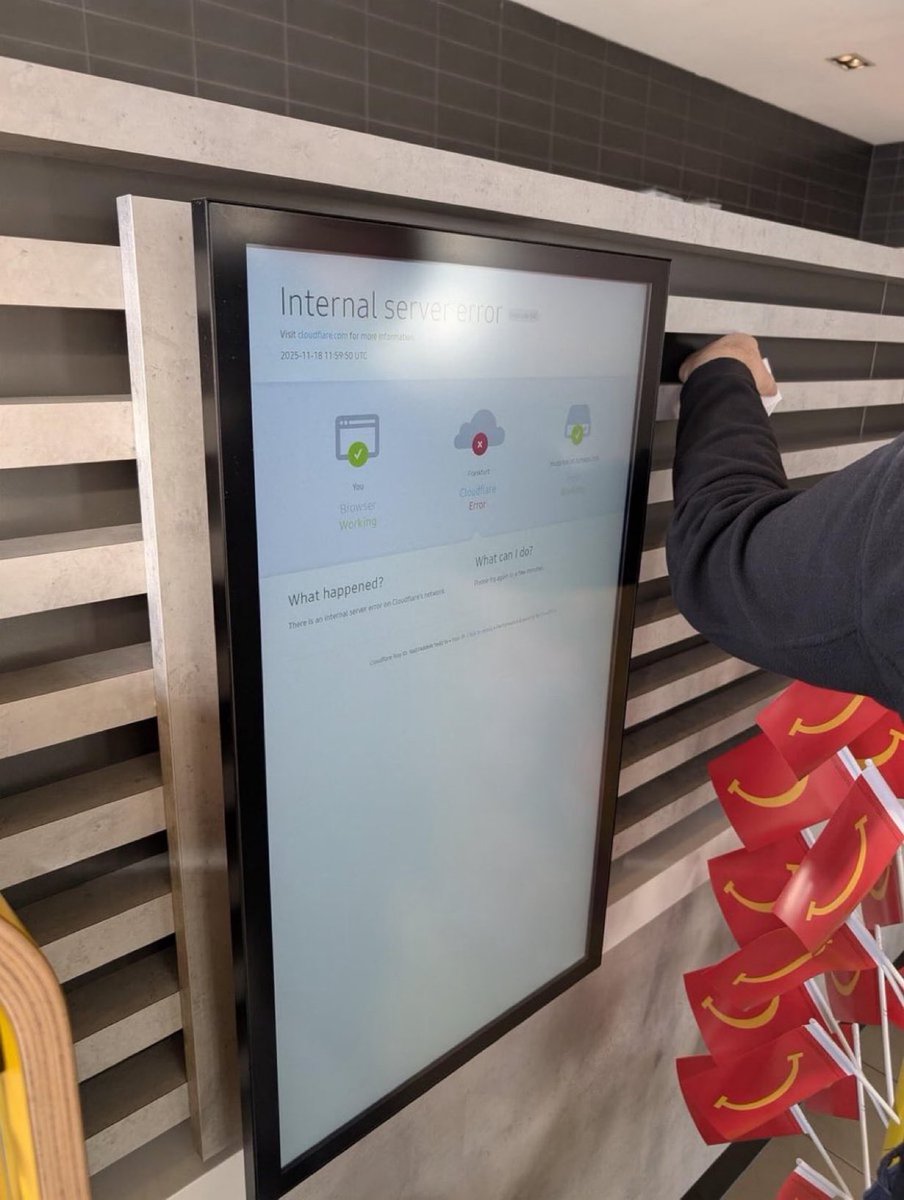 NafkaGG's tweet image. Incluso McDonald&apos;s se vio afectado por la interrupción del servicio de Cloudflare 😭