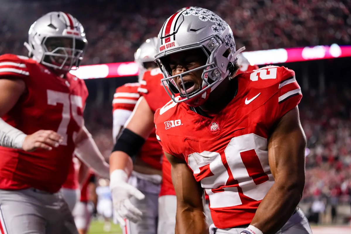 5stxr_carl0s's tweet image. I’m thinking about getting into college football but idk what team to support I’m thinking one of these 4 but plzz vote in the comments guys 🙏